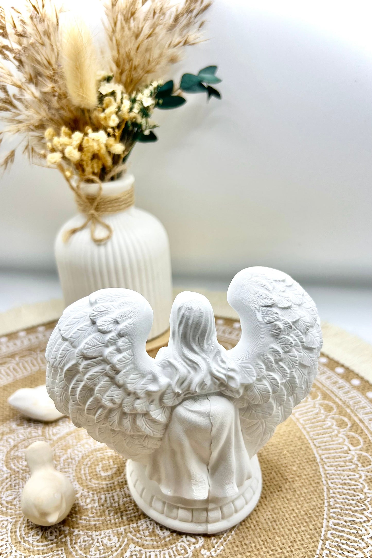 🕯️ Teelichthalter „Engel“ – handgegossene Dekofigur in Weiß
