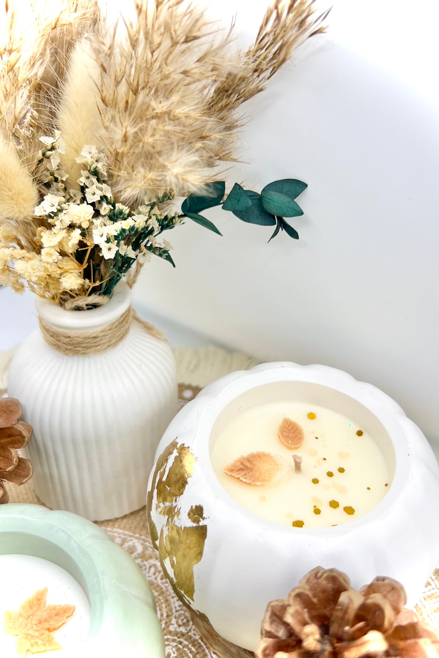 Edle Kürbis-Duftkerze in Keramik mit Blattgold | Herbstdeko & Geschenkidee – verschiedene Varianten