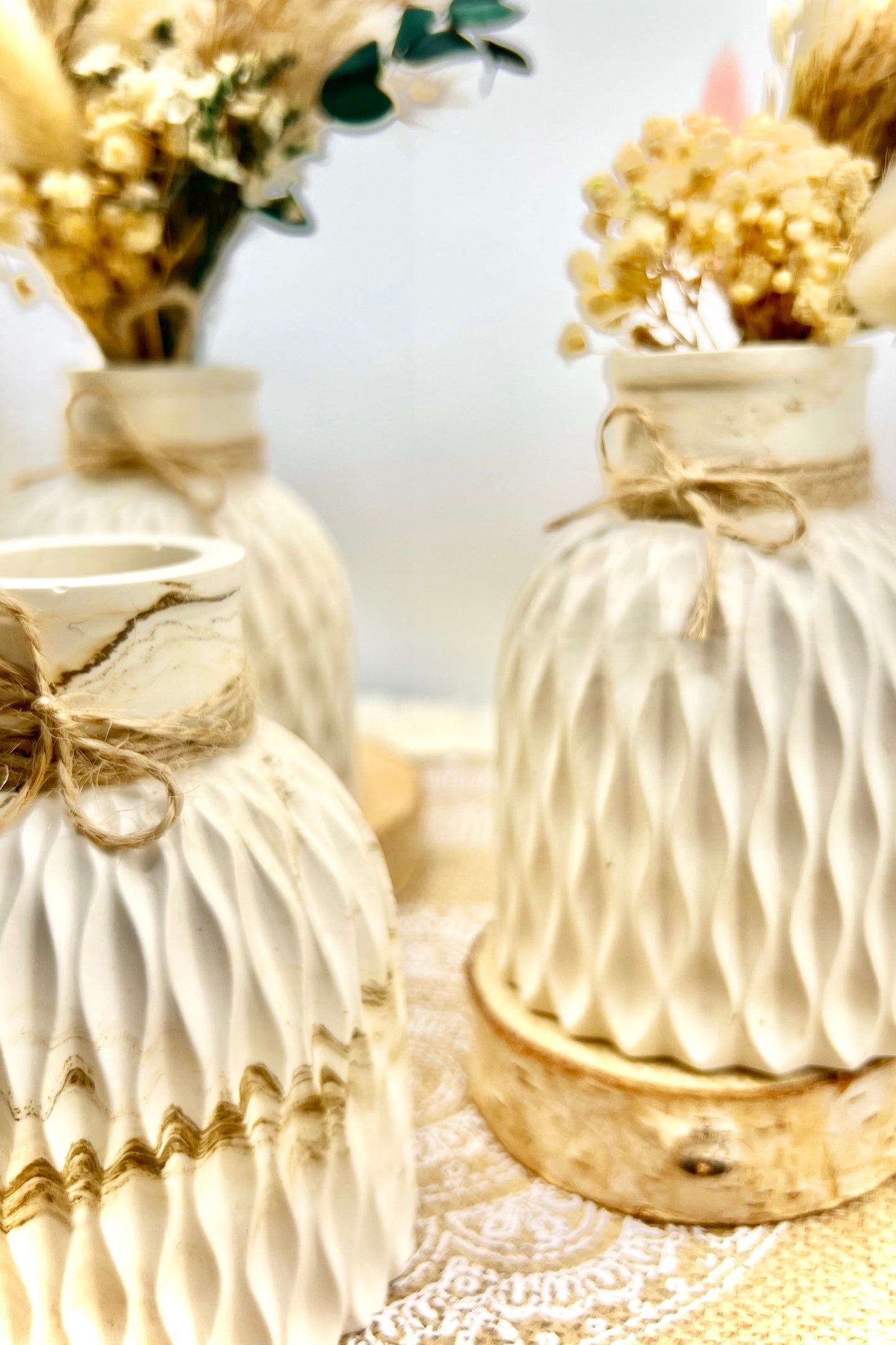 Strukturierte Trockenblumenvase – handgegossen & natürlich schön