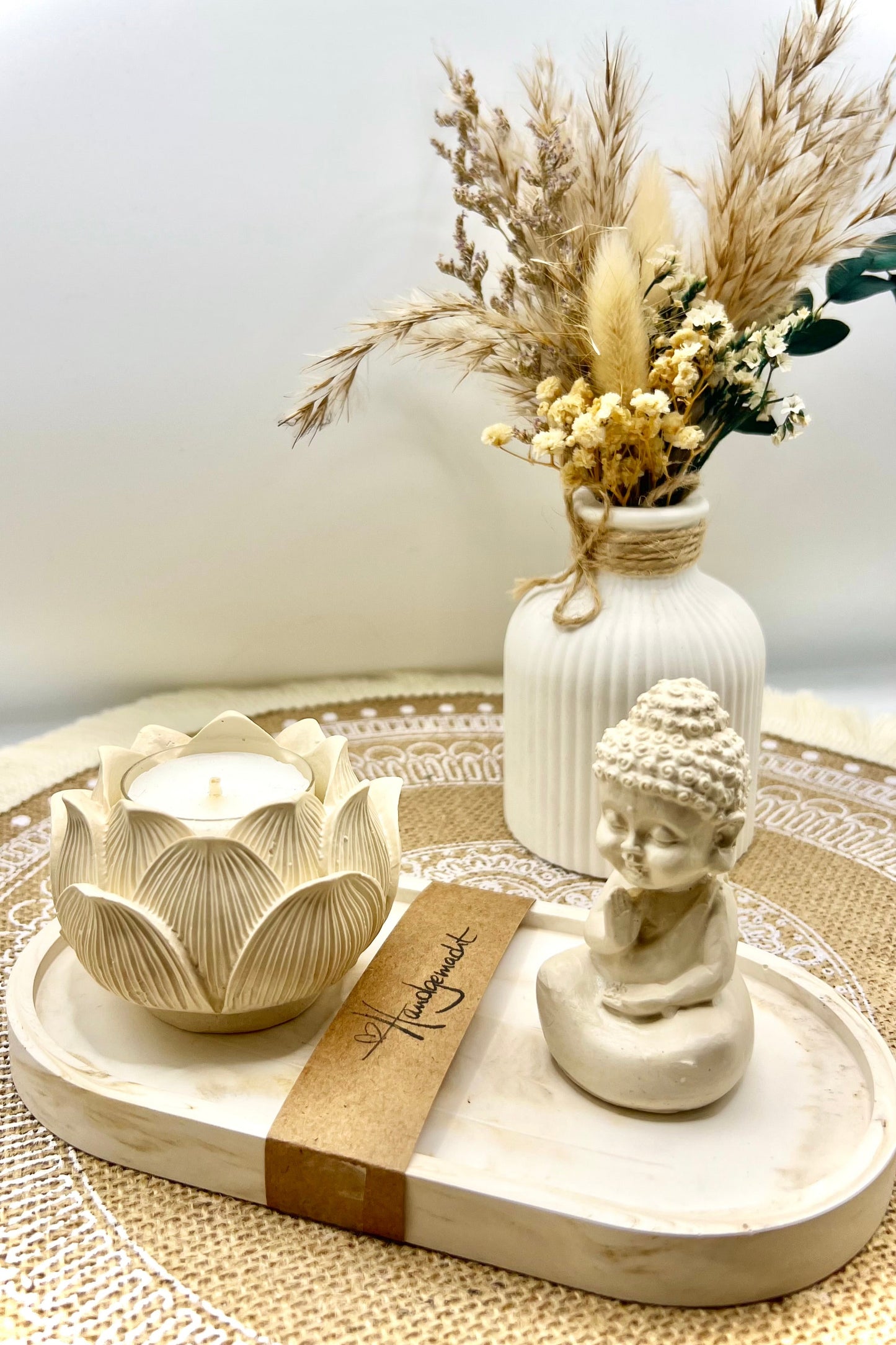 Handgefertigter Buddha in Lotusblüte – Symbol für Ruhe und Harmonie 🪷