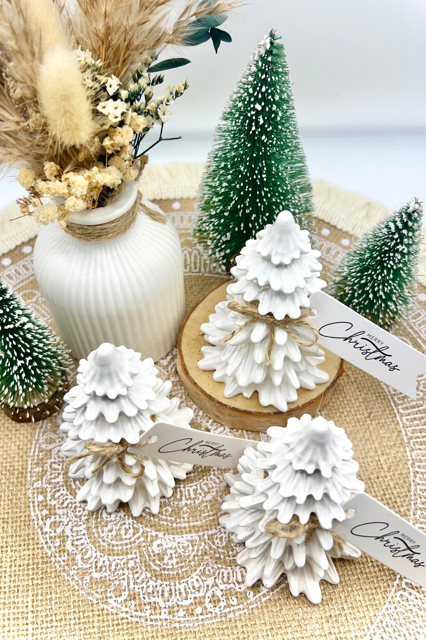 Keramik Weihnachtsbaum Deko | handgegossen, glanzversiegelt & winterlich weiß | kleine Luftbläschen möglich – Unikat mit Charakte