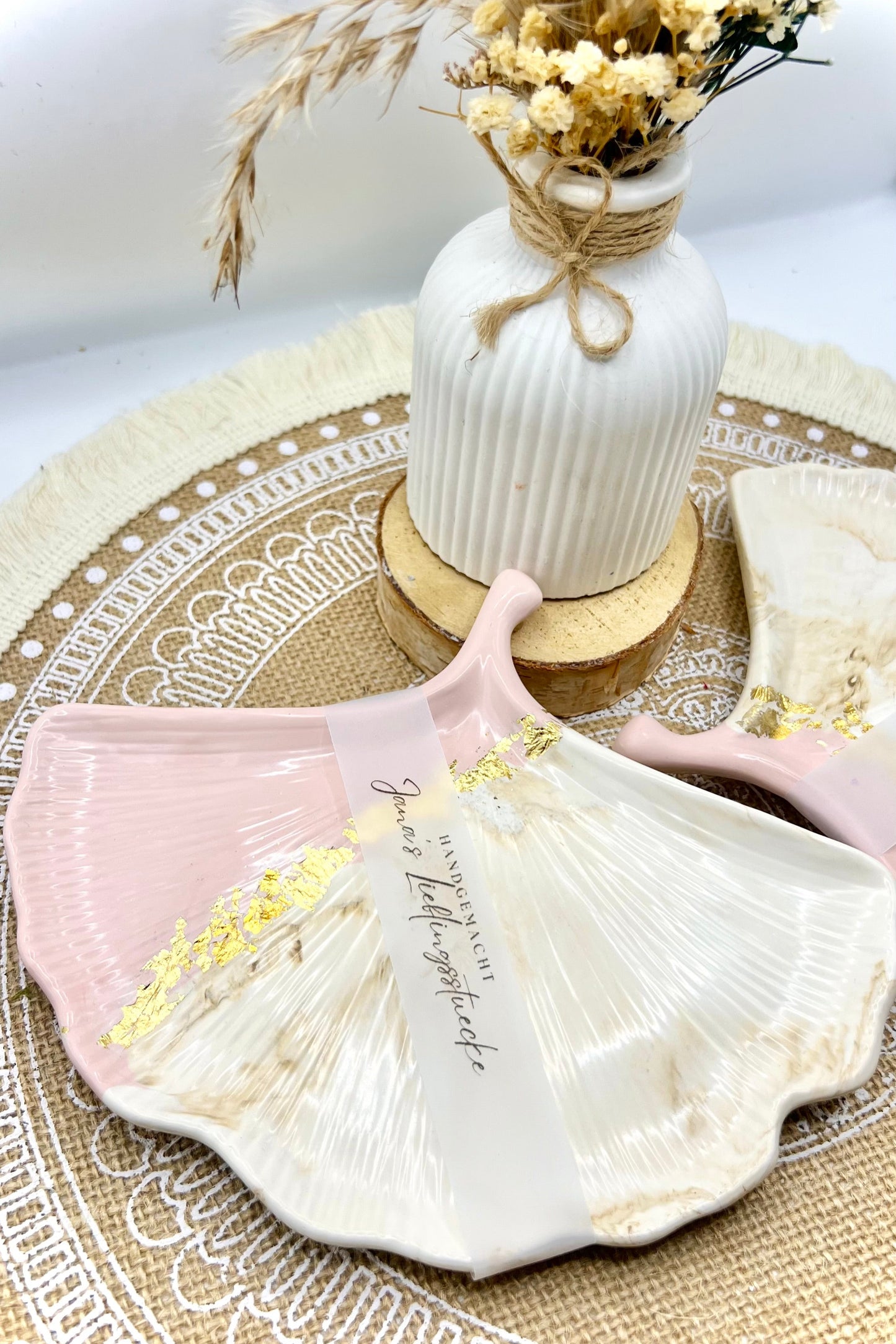 Handgefertigtes Ginkgo-Tablett – edles Naturdesign mit Blattgold