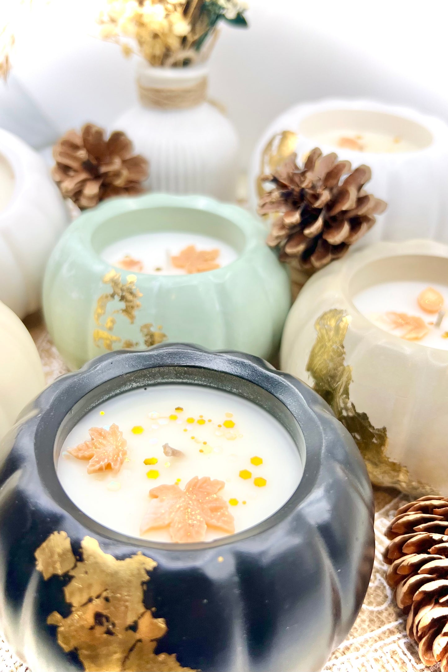 Edle Kürbis-Duftkerze in Keramik mit Blattgold | Herbstdeko & Geschenkidee – verschiedene Varianten