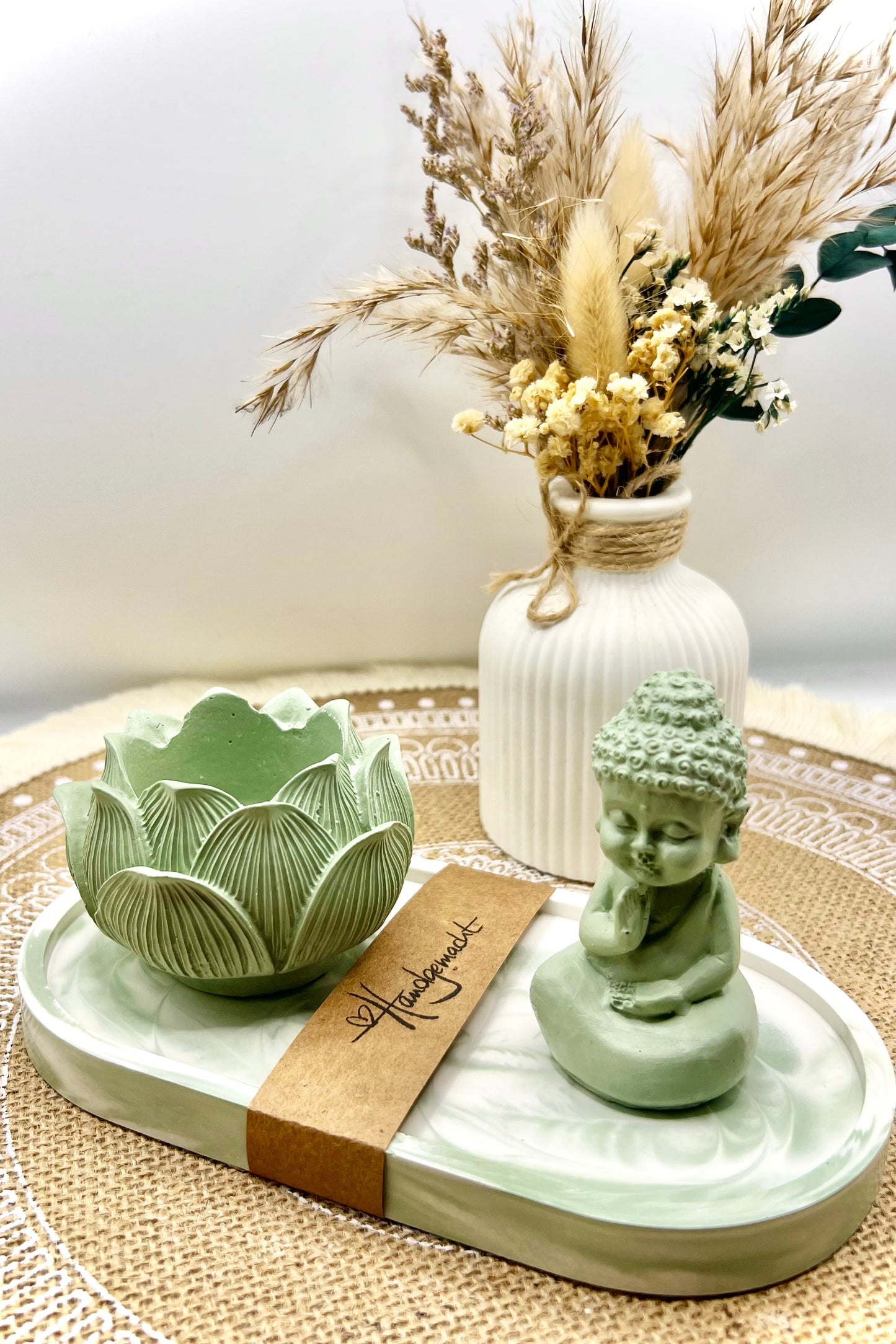 Handgefertigter Buddha in Lotusblüte – Symbol für Ruhe und Harmonie 🪷