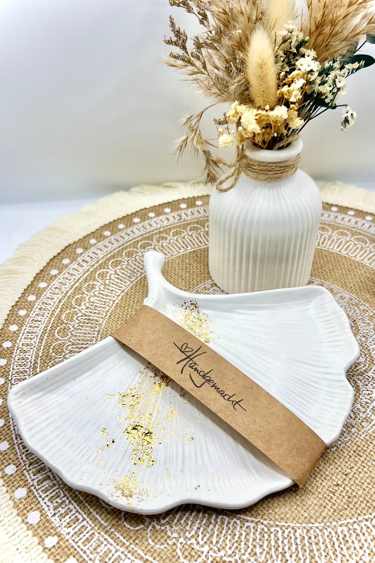 Handgefertigtes Ginkgo-Tablett – edles Naturdesign mit Blattgold