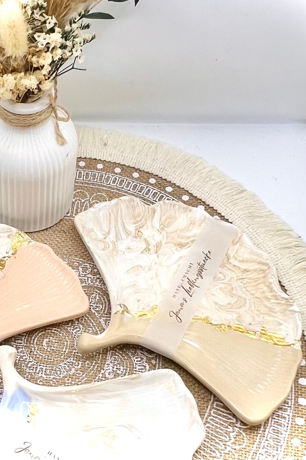 Handgefertigtes Ginkgo-Tablett – edles Naturdesign mit Blattgold