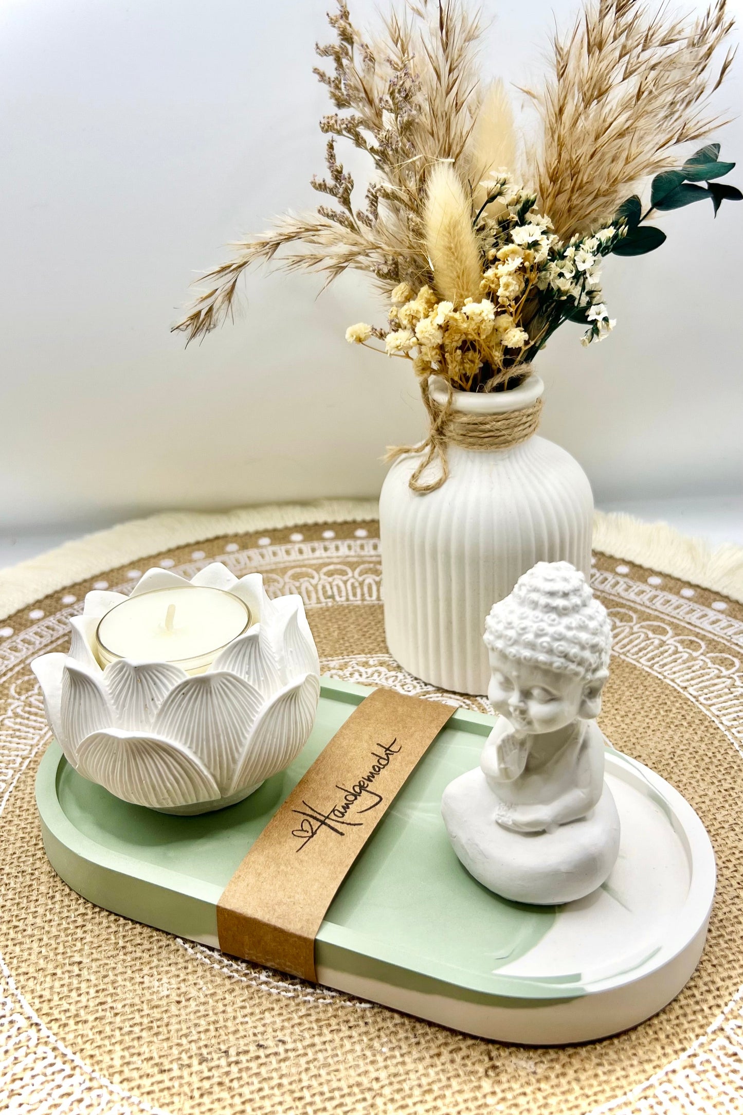 Handgefertigter Buddha in Lotusblüte – Symbol für Ruhe und Harmonie 🪷