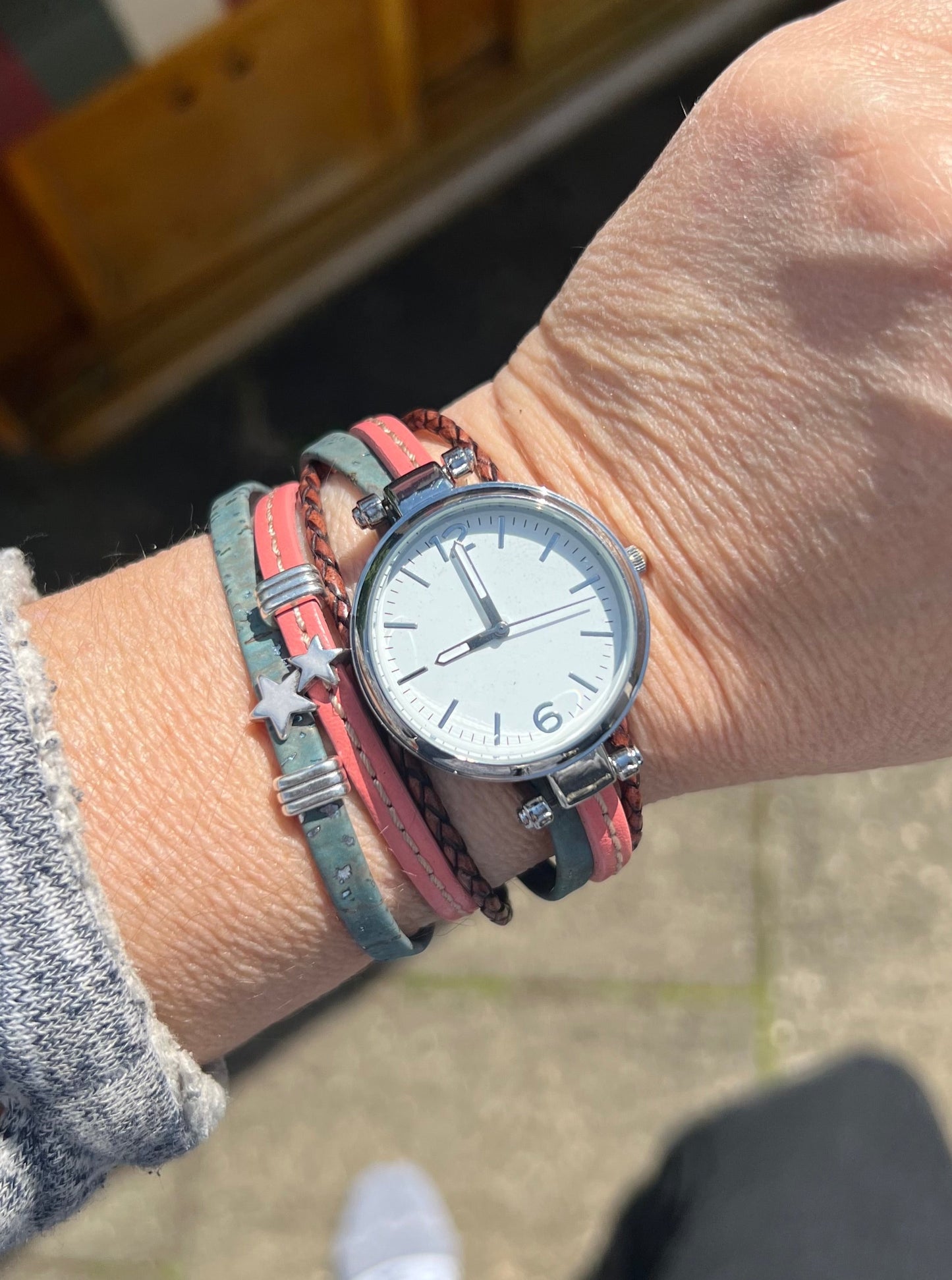 Wickelarmband-Uhr mit Kork & Rosa Farbtupfer in Naturtönen