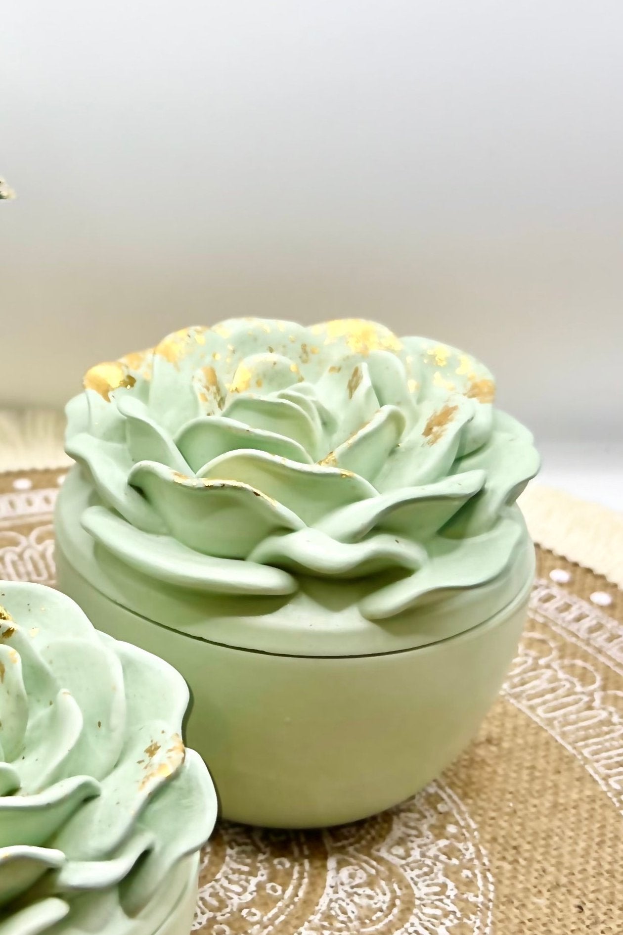 Große Elegant Rose - Rosen Schalen Kerze mit Blattgold (verschiedene Düfte)