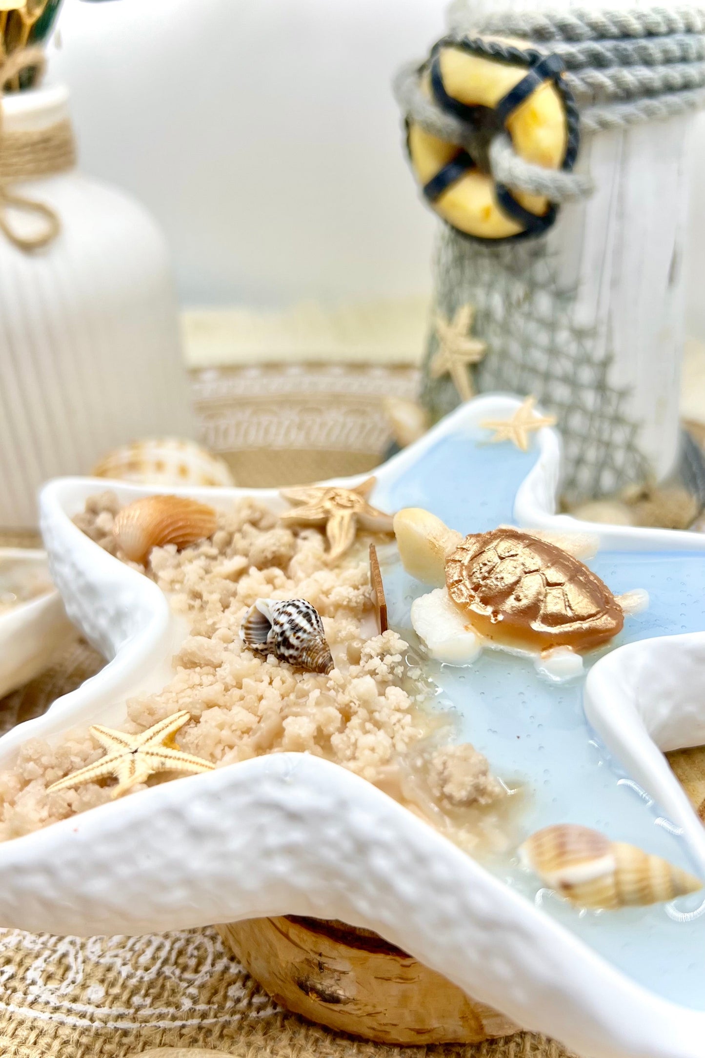 Küstenmoment – Duftkerze im Seestern | Schildkröte oder Delfine | Handgegossen mit maritimen Details