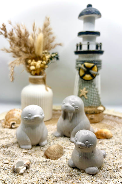 Handgegossene Robbenfiguren aus Keramik – maritime Deko im Küstenstil