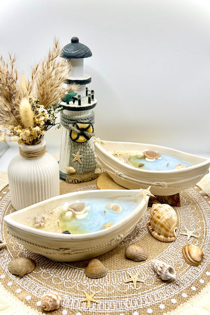 Meeresbrise – Duftkerze im Keramikboot | Schildkröte oder Delfine | Handgegossen mit maritimen Details