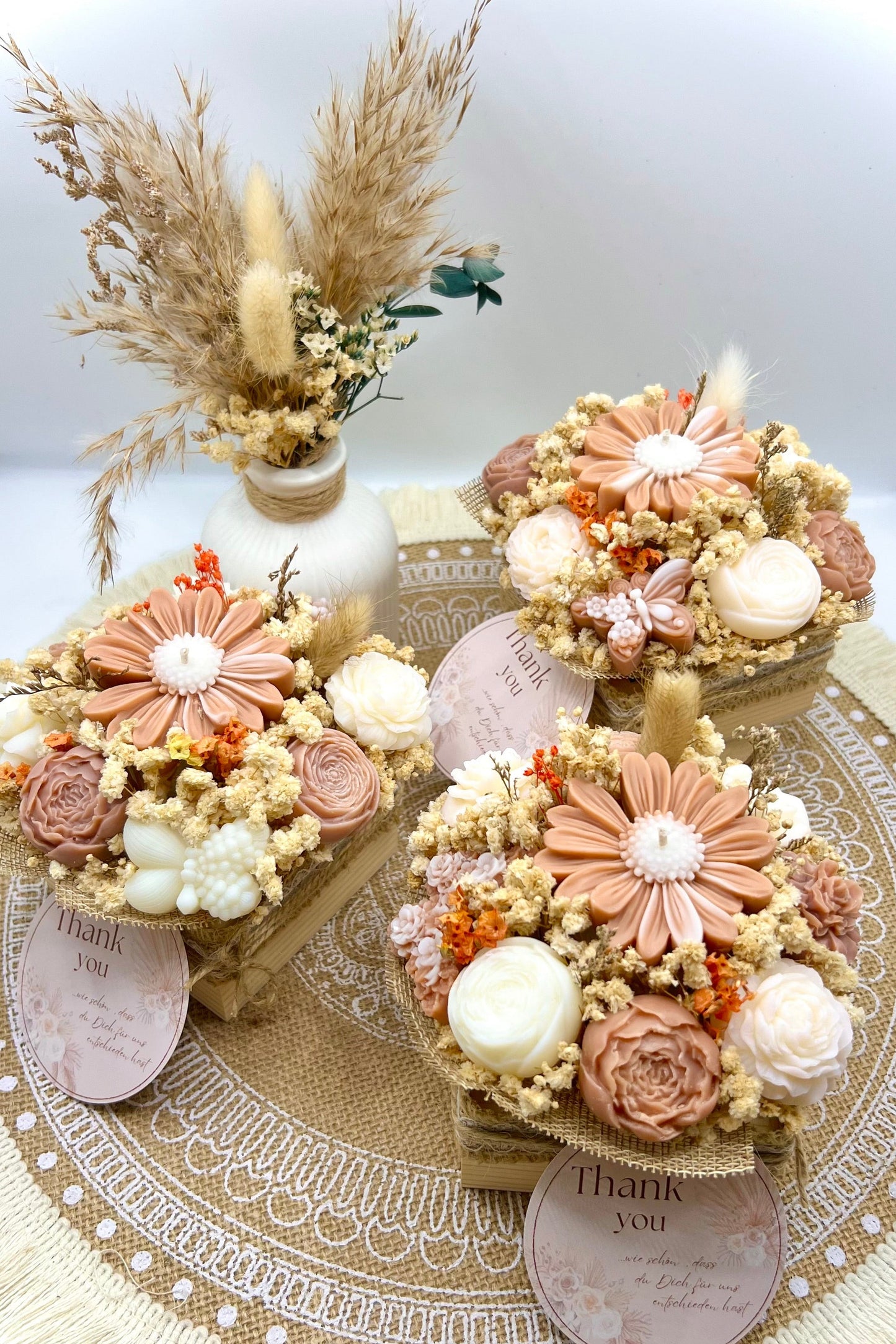 🌸 Kerzenbouquet im Holzgefäß – Schwimmkerze & Waxmelts-Blüten