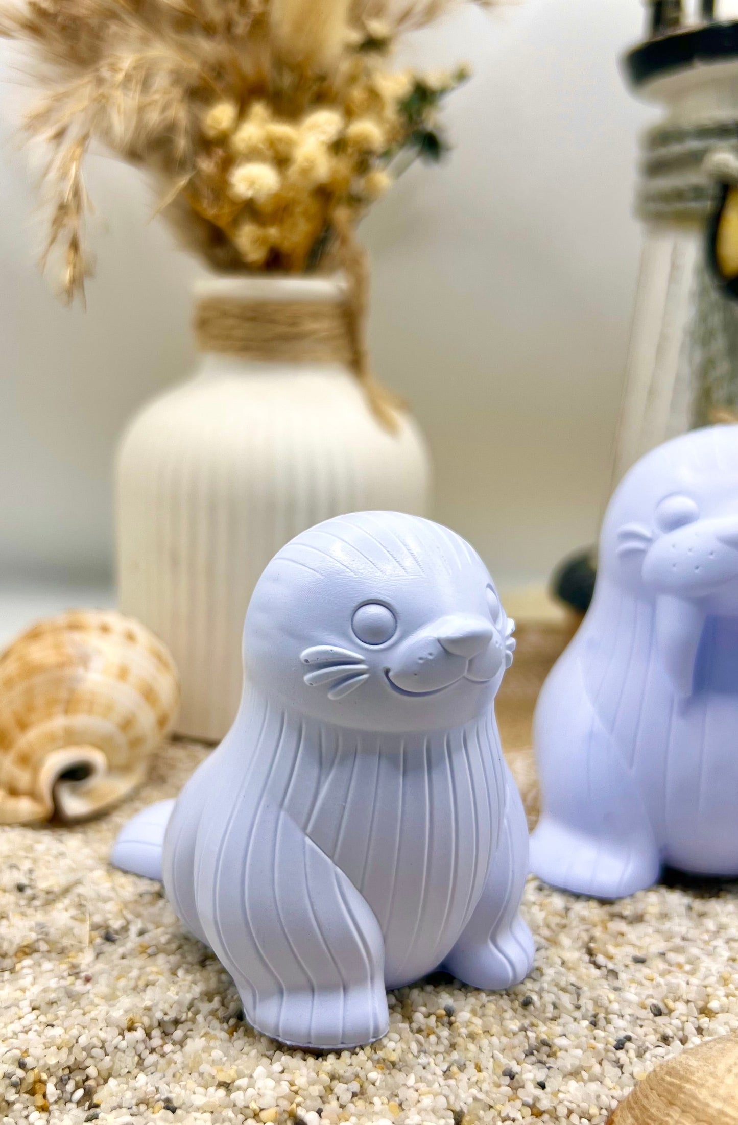 Handgegossene Robbenfiguren aus Keramik – maritime Deko im Küstenstil