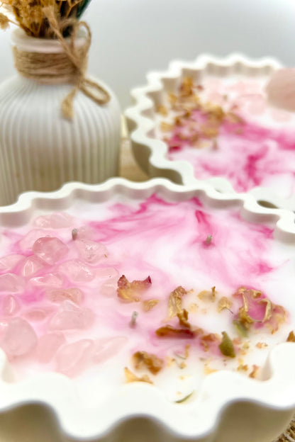 Handgegossene Kristallkerzen mit Rosenquarz, Amethyst & Turmalin in dekorativer Schale