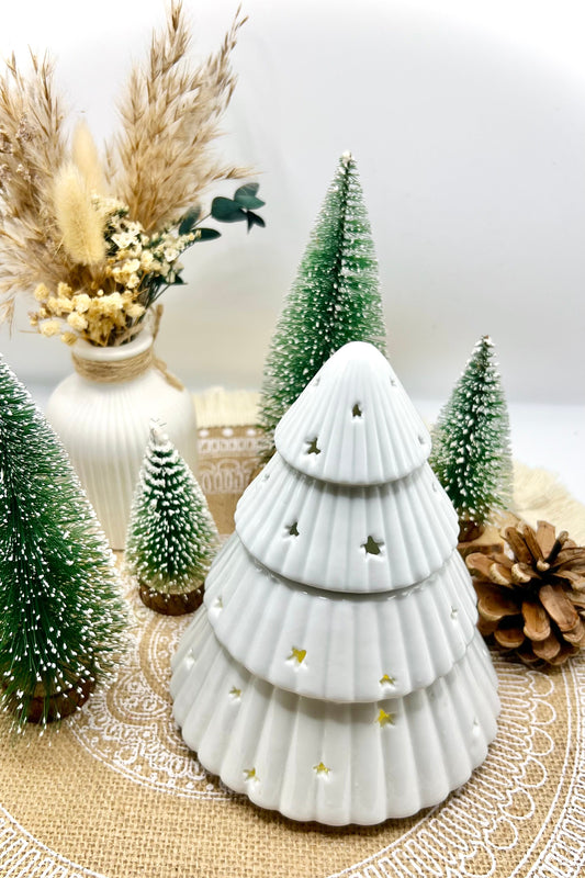 Duftlampe Tannenbaum aus weißer Keramik – Weihnachtsdeko & Geschenkidee für gemütliche Abende