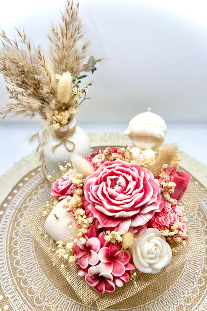 Kerzen-Blumenstrauß im handgegossenen Keramiktopf – zarte Eleganz in natürlichen Tönen