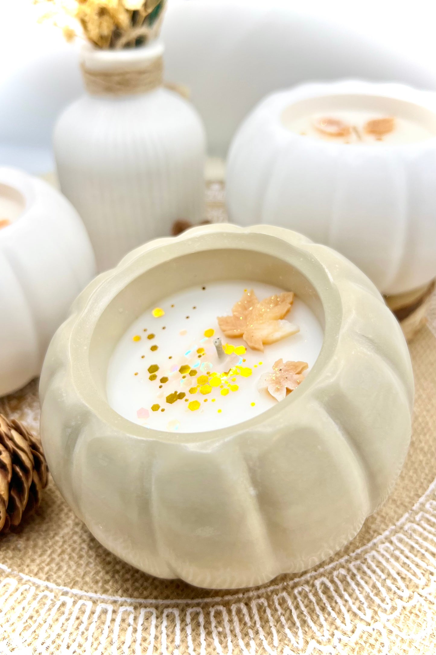 🎃 Handgemachte Kürbis-Duftkerze in Keramik | Herbstdeko & Geschenkidee – verschiedene Farben