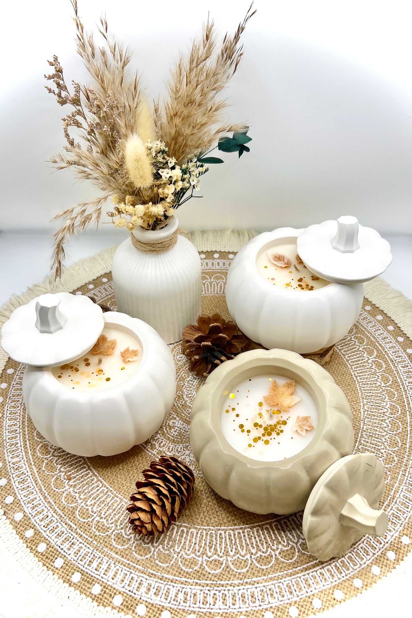 🎃 Handgemachte Kürbis-Duftkerze in Keramik | Herbstdeko & Geschenkidee – verschiedene Farben