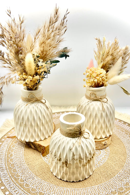 Strukturierte Trockenblumenvase – handgegossen & natürlich schön