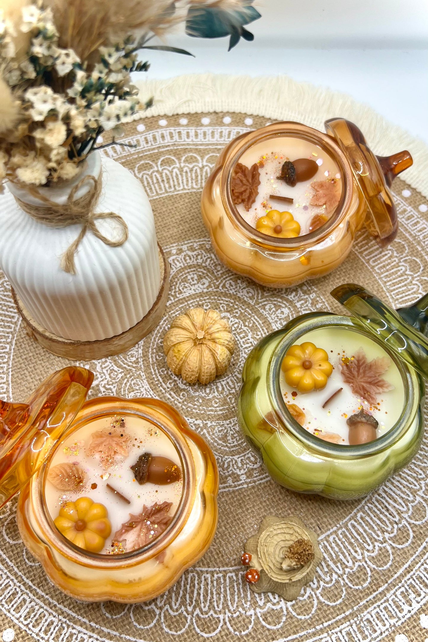 Duftkerze im Glas-Kürbis – Herbst Edition | Handgegossen | Zwei Größen