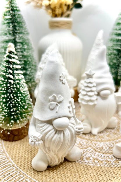 Winterliche Wichtel aus Keramik – handgegossene Unikate, stilvolle Weihnachtsdeko & Geschenkidee