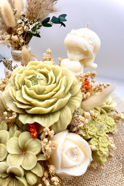 Kerzen-Blumenstrauß im handgegossenen Keramiktopf – zarte Eleganz in natürlichen Tönen