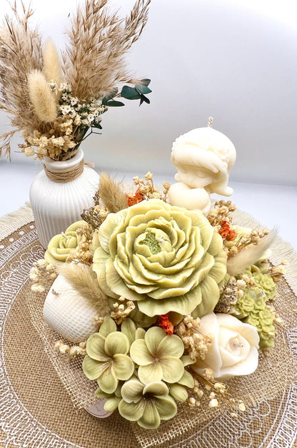 Kerzen-Blumenstrauß im handgegossenen Keramiktopf – zarte Eleganz in natürlichen Tönen