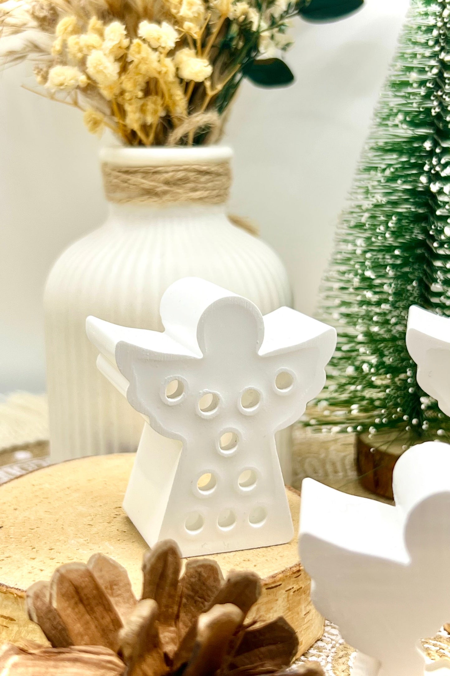 Leuchtengel aus handgegossener Keramik inkl. LED-Licht & Geschenkverpackung – Weihnachtsdeko & Geschenkidee