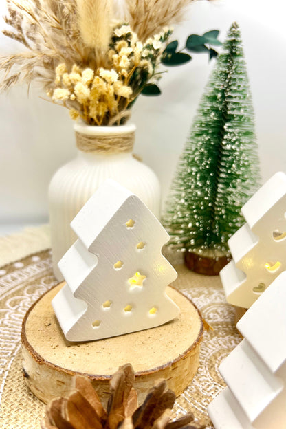 Leucht-Tannenbaum aus handgegossener Keramik inkl. LED-Licht & Geschenkverpackung – Weihnachtsdeko & Geschenkidee