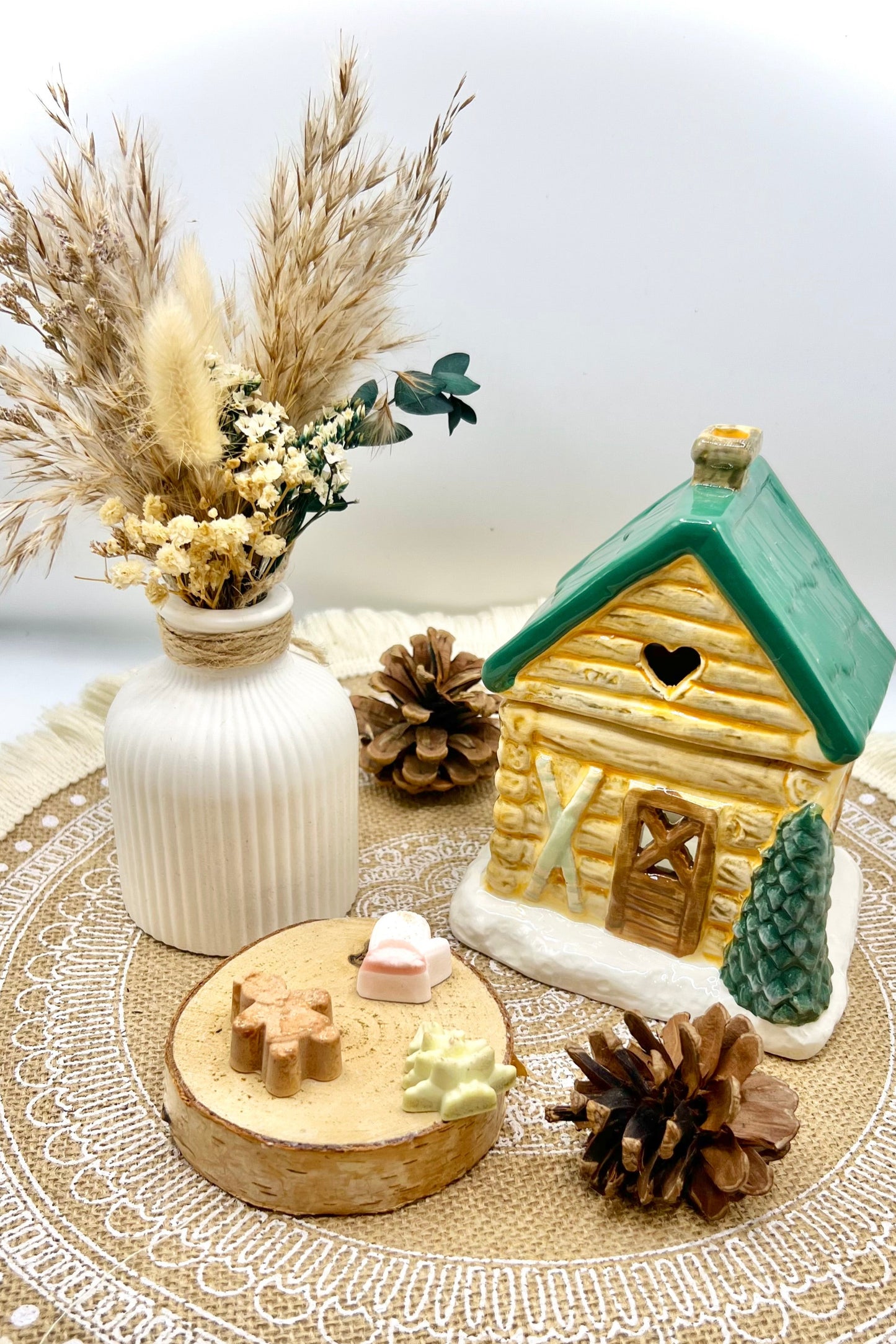 Keramik Duftlampe Skihütte / Berghütte – Winterliche Wachs Melts Lampe für gemütliche Deko