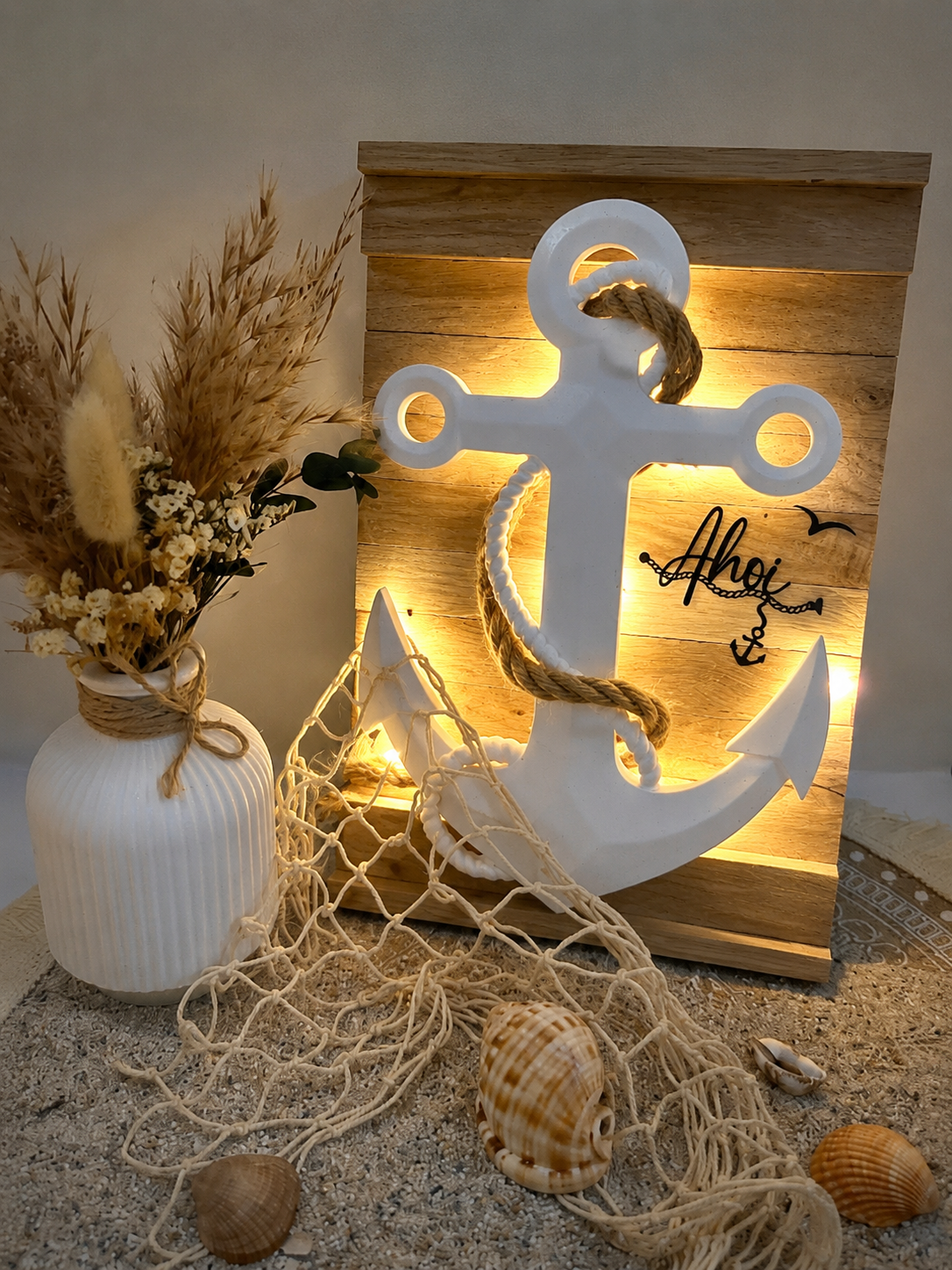 Maritime Anker-Lichtdeko auf Holzrahmen – handgegossene Küstendeko mit LED-Lichterkette