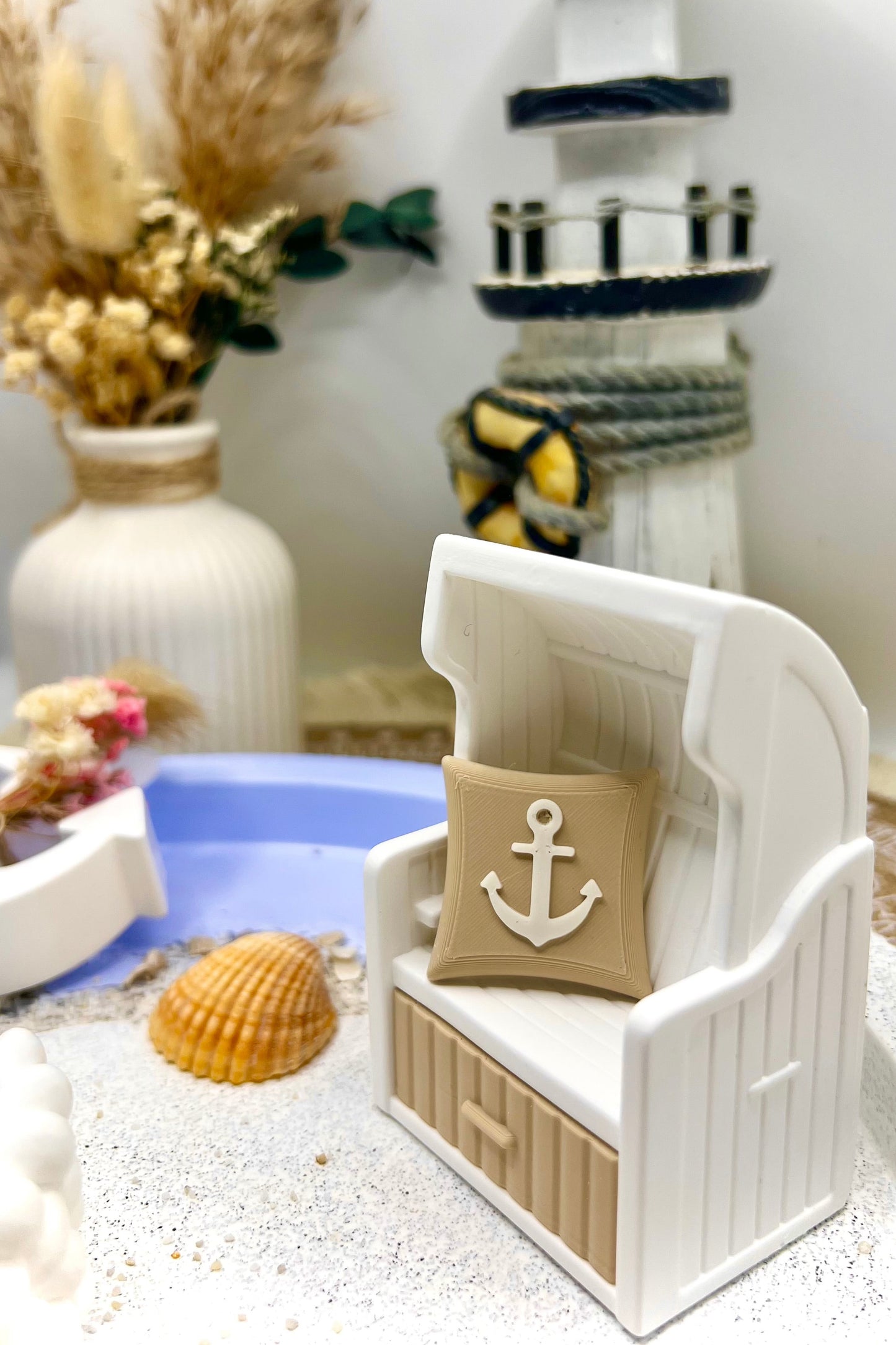 Maritimer Miniatur-Strandkorb – handgegossene Küstendeko mit 3D-Details