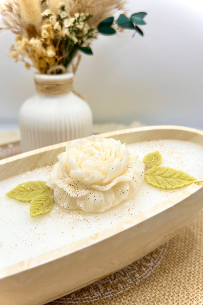 🌿 Florale Duftkerze mit Pfingstrose in handgegossener Schale mit Marmoroptik