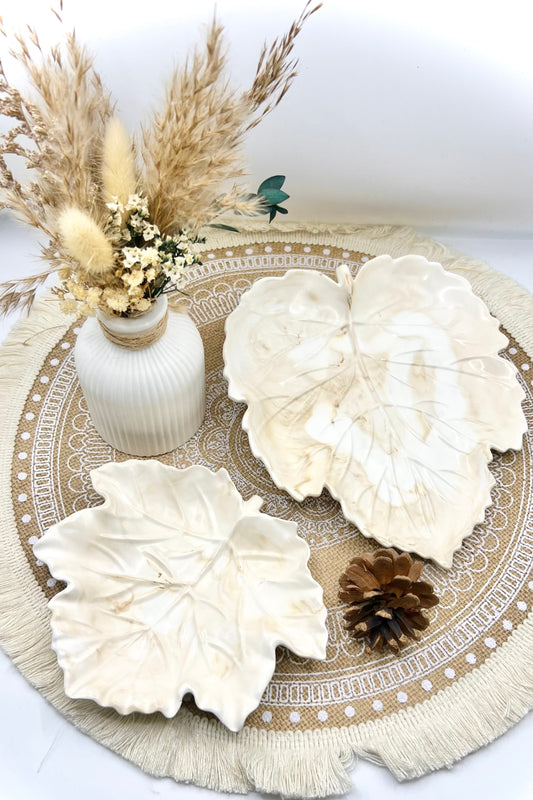 🍂 Handgemachte Keramik-Tabletts in Blattform – Ahornblatt & Bananenblatt als stilvolle Herbstdeko