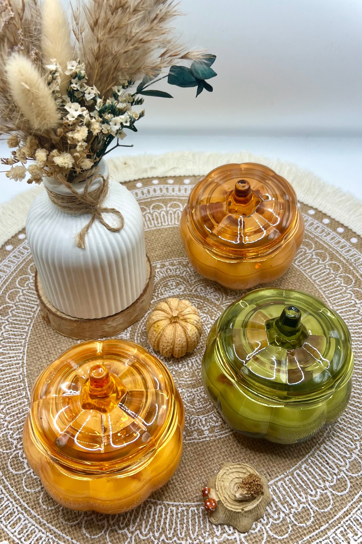 Duftkerze im Glas-Kürbis – Herbst Edition | Handgegossen | Zwei Größen