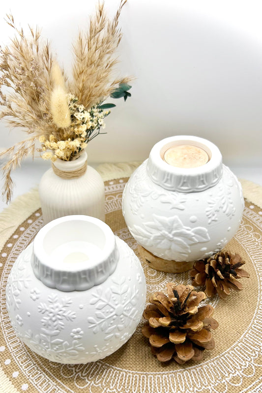 VORBESTELLUNG - Handgemachte Keramik-Weihnachtskugel – massiv & vielseitig (Teelicht- & Stabkerzenhalter) | Limitierte Winter-Edition