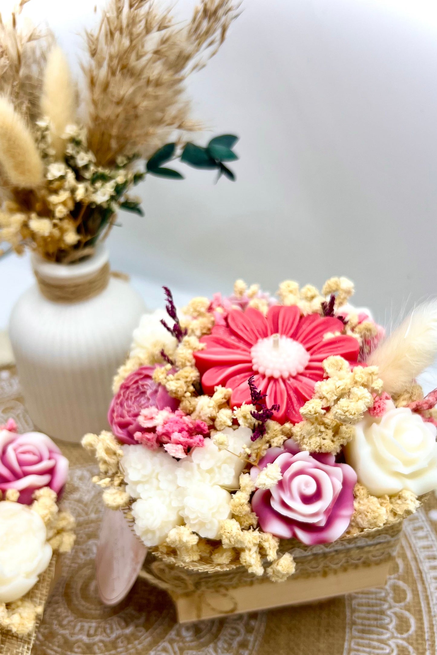 🌸 Kerzenbouquet im Holzgefäß – Schwimmkerze & Waxmelts-Blüten