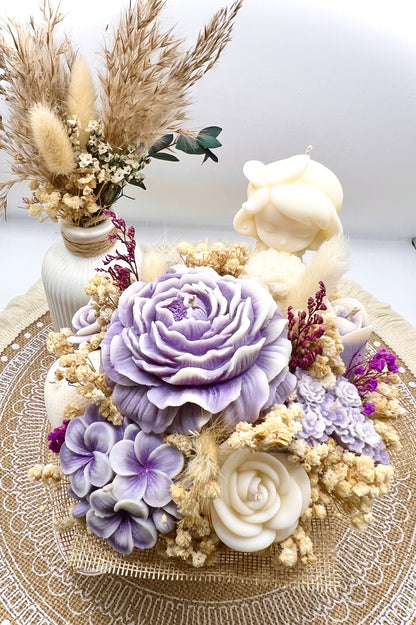 Kerzen-Blumenstrauß im handgegossenen Keramiktopf – zarte Eleganz in natürlichen Tönen