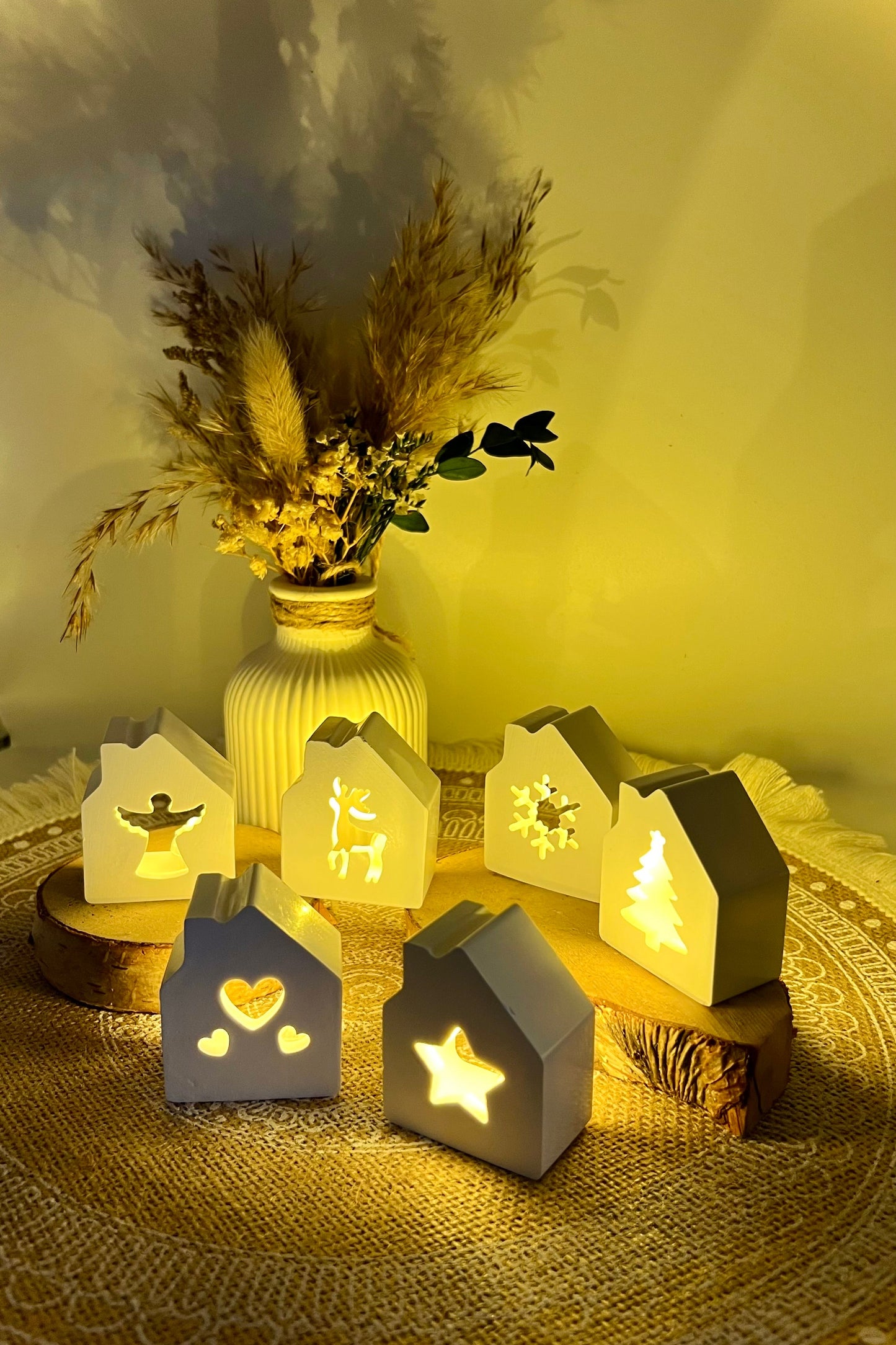 Leucht-Häuschen aus handgegossener Keramik inkl. LED-Licht & Geschenkverpackung – Weihnachtsdeko & Geschenkidee