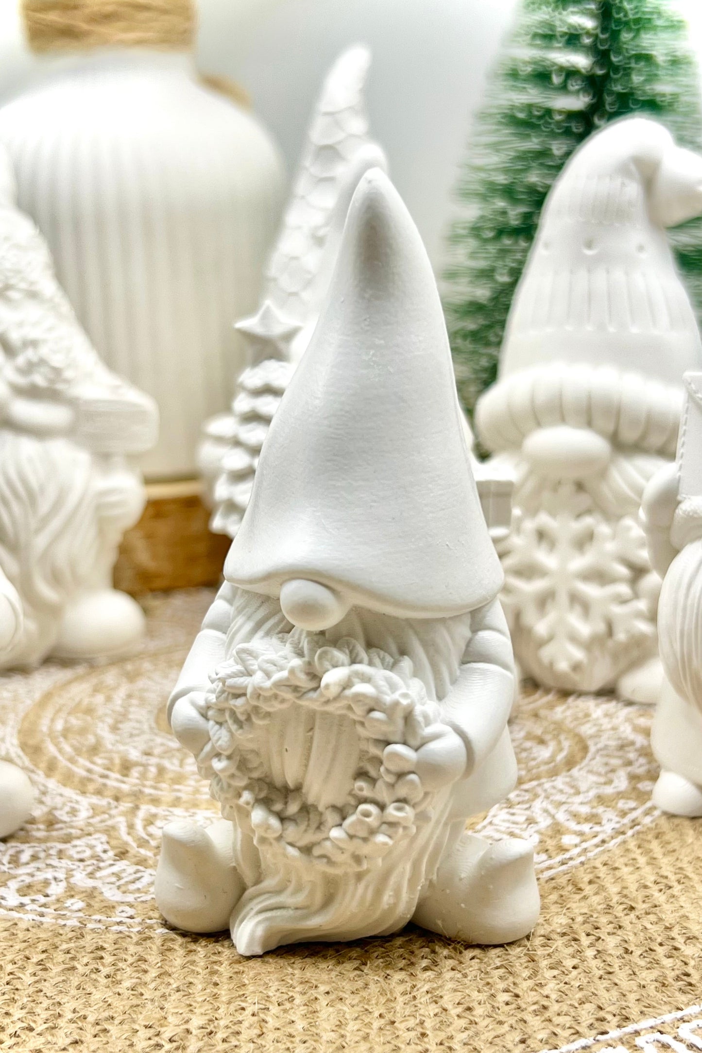 Winterliche Wichtel aus Keramik – handgegossene Unikate, stilvolle Weihnachtsdeko & Geschenkidee