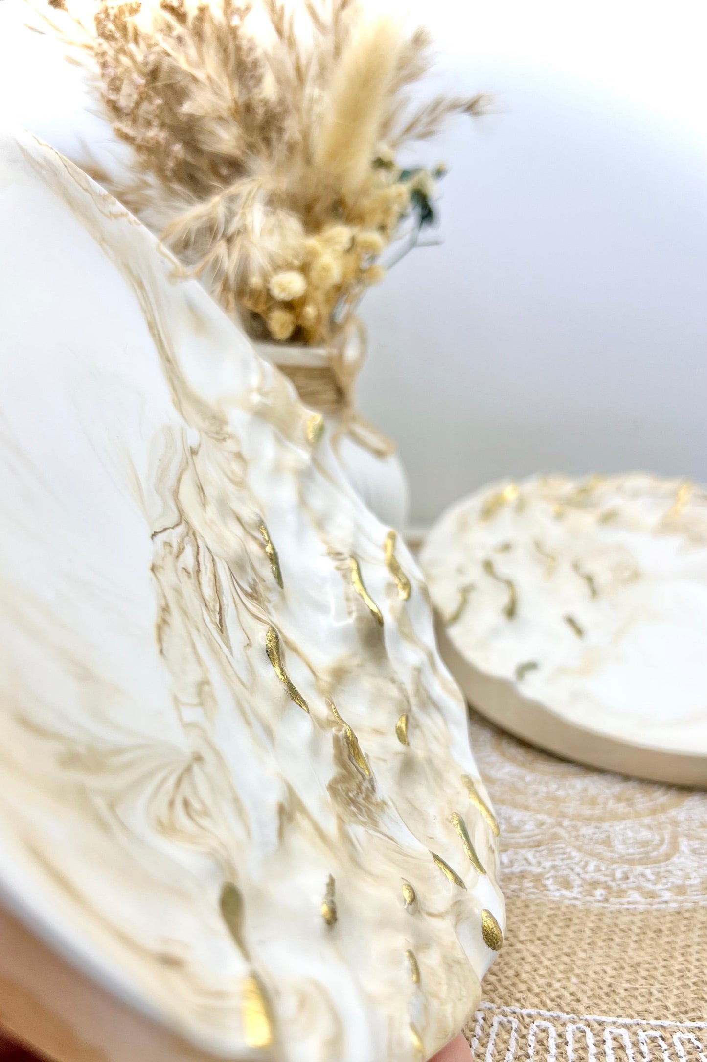 Handgegossenes Tablett Schmuckablage mit Blattgold – marmoriert