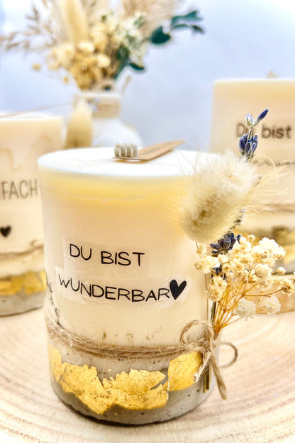 Edle Statement-Beton-Kerze – handgefertigt auf Betonsockel mit Gold-Details