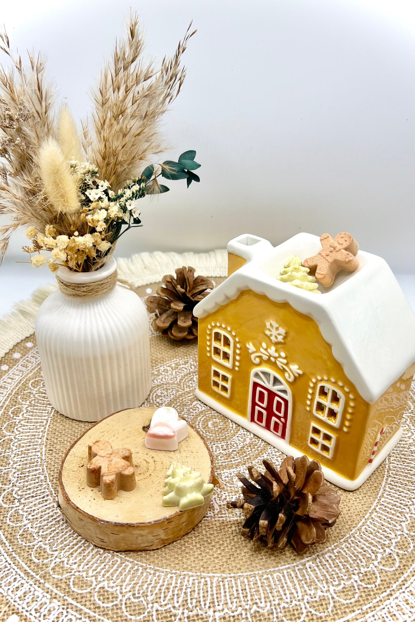 Keramik Duftlampe Lebkuchenhaus Schwedenhaus – Weihnachtliche Wachs Melts Lampe für festliche Deko