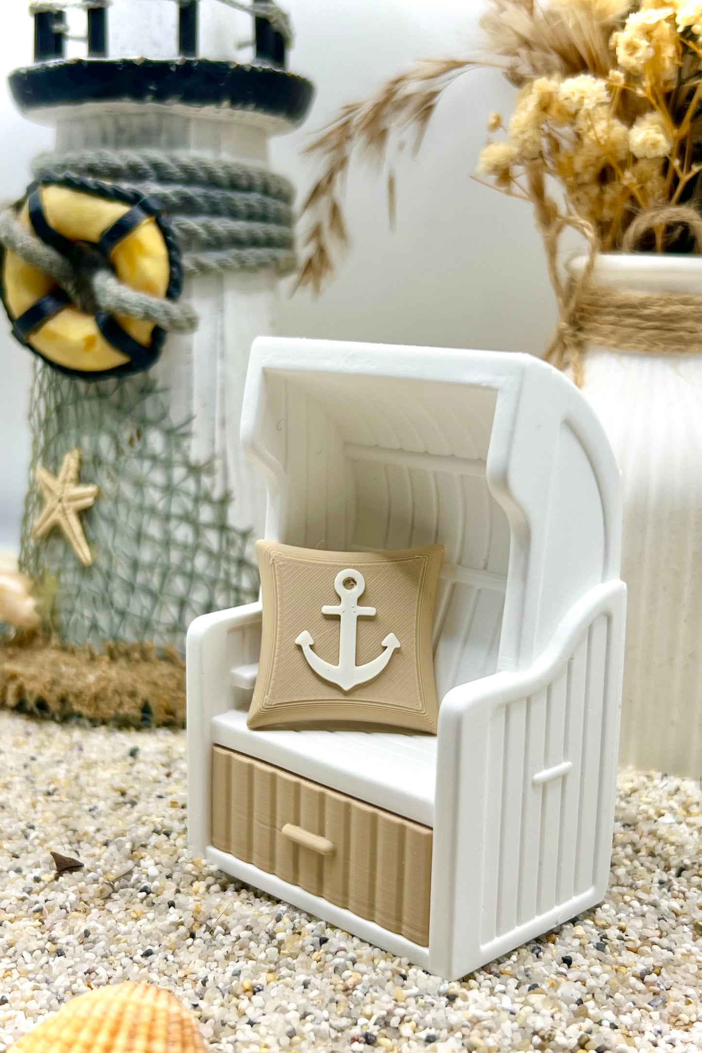 Maritimer Miniatur-Strandkorb – handgegossene Küstendeko mit 3D-Details