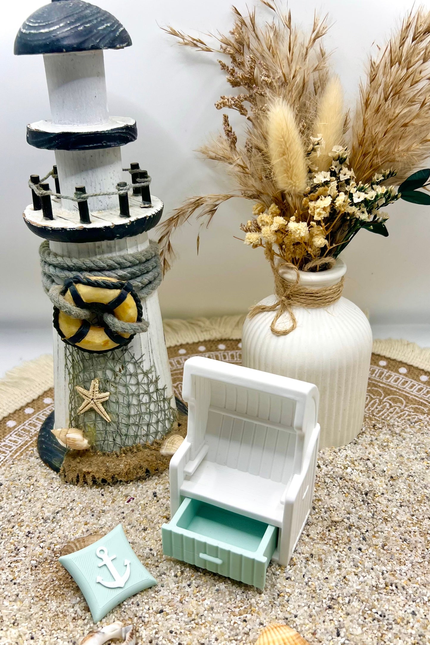 Maritimer Miniatur-Strandkorb – handgegossene Küstendeko mit 3D-Details