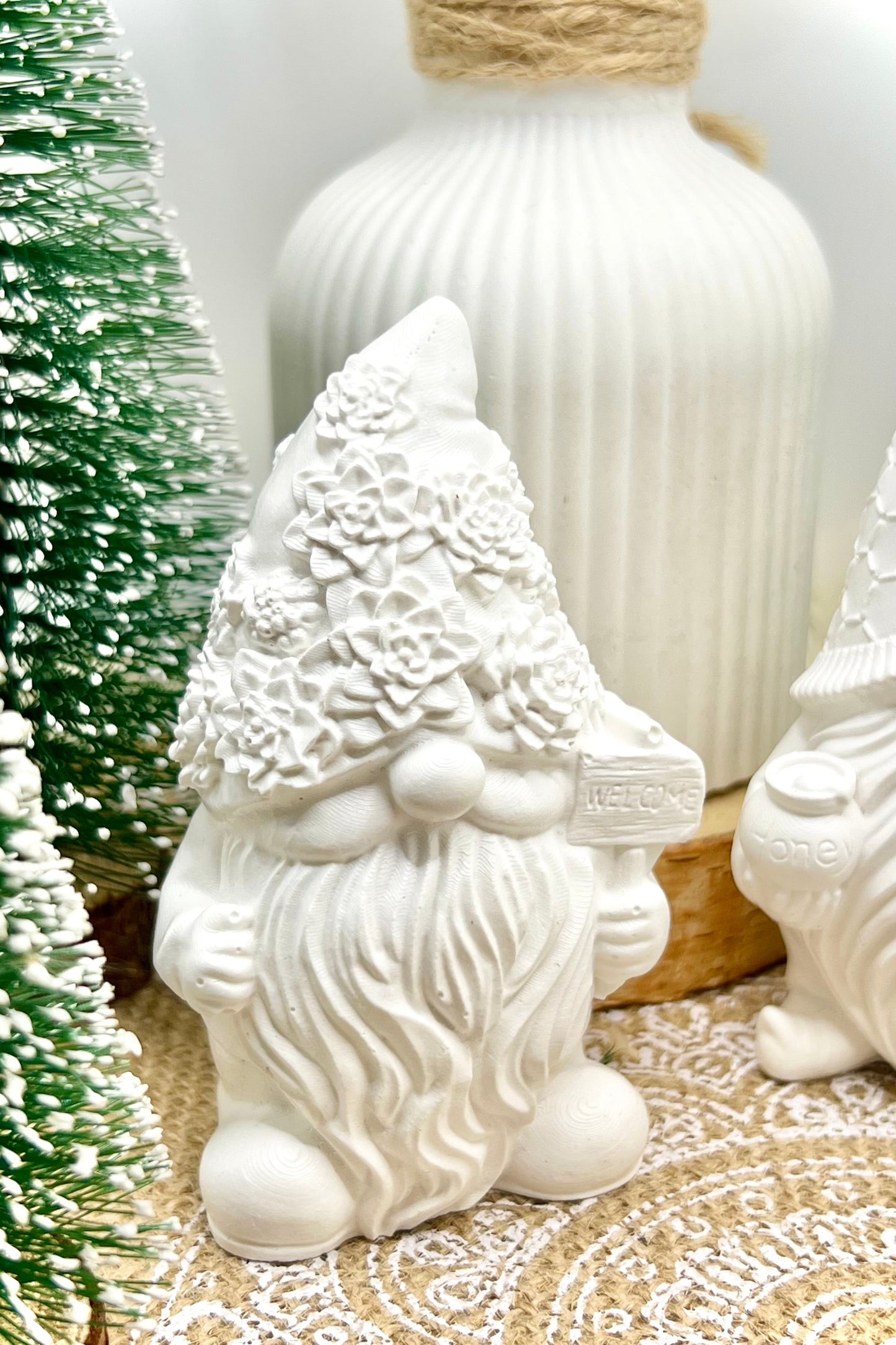 Winterliche Wichtel aus Keramik – handgegossene Unikate, stilvolle Weihnachtsdeko & Geschenkidee