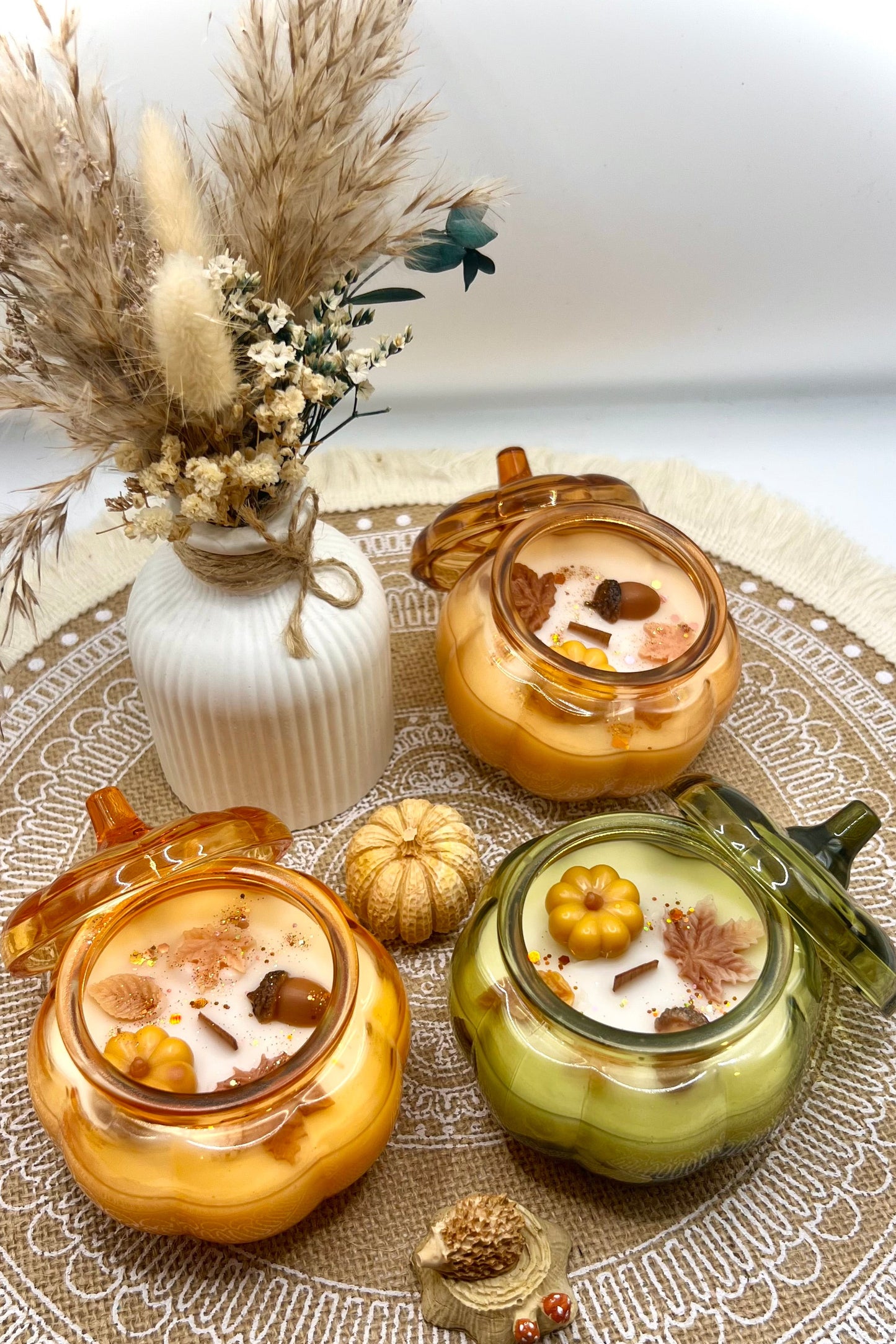 Duftkerze im Glas-Kürbis – Herbst Edition | Handgegossen | Zwei Größen