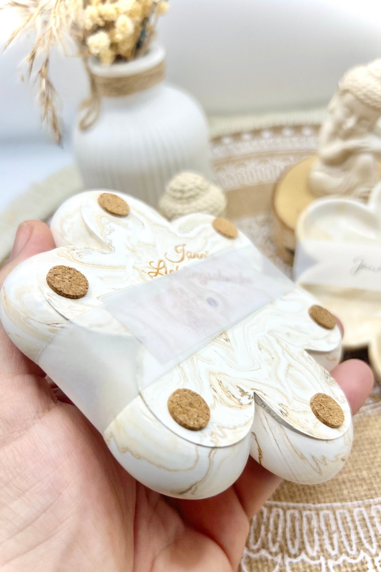 Räucherstäbchen Schale in Blütenform – stilvoll und handgefertigt