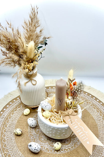 Handgegossene Frühlings-Dekoschale mit Kerze & Trockenblumen
